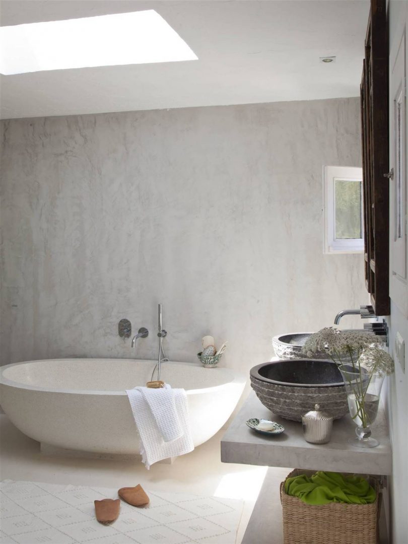 Si quiero una bañera independiente de la ducha ¿qué piso debo usar